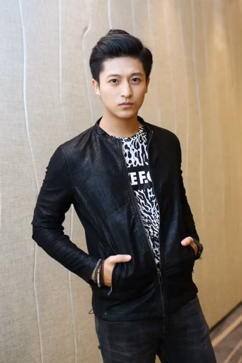 Sau tai nạn gãy mũi, Harry Lu xuất hiện "khác lạ" khiến fan chú ý ảnh 6