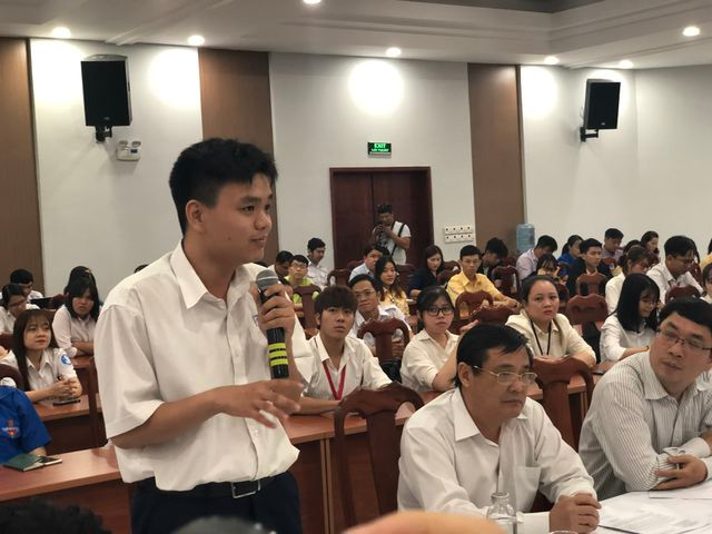 Em Nguyễn Lưu Ngọc Danh, học sinh trường THPT chuyên Lê Hồng Phong (quận 5) mong muốn tăng việc dạy kỹ năng thực hành.