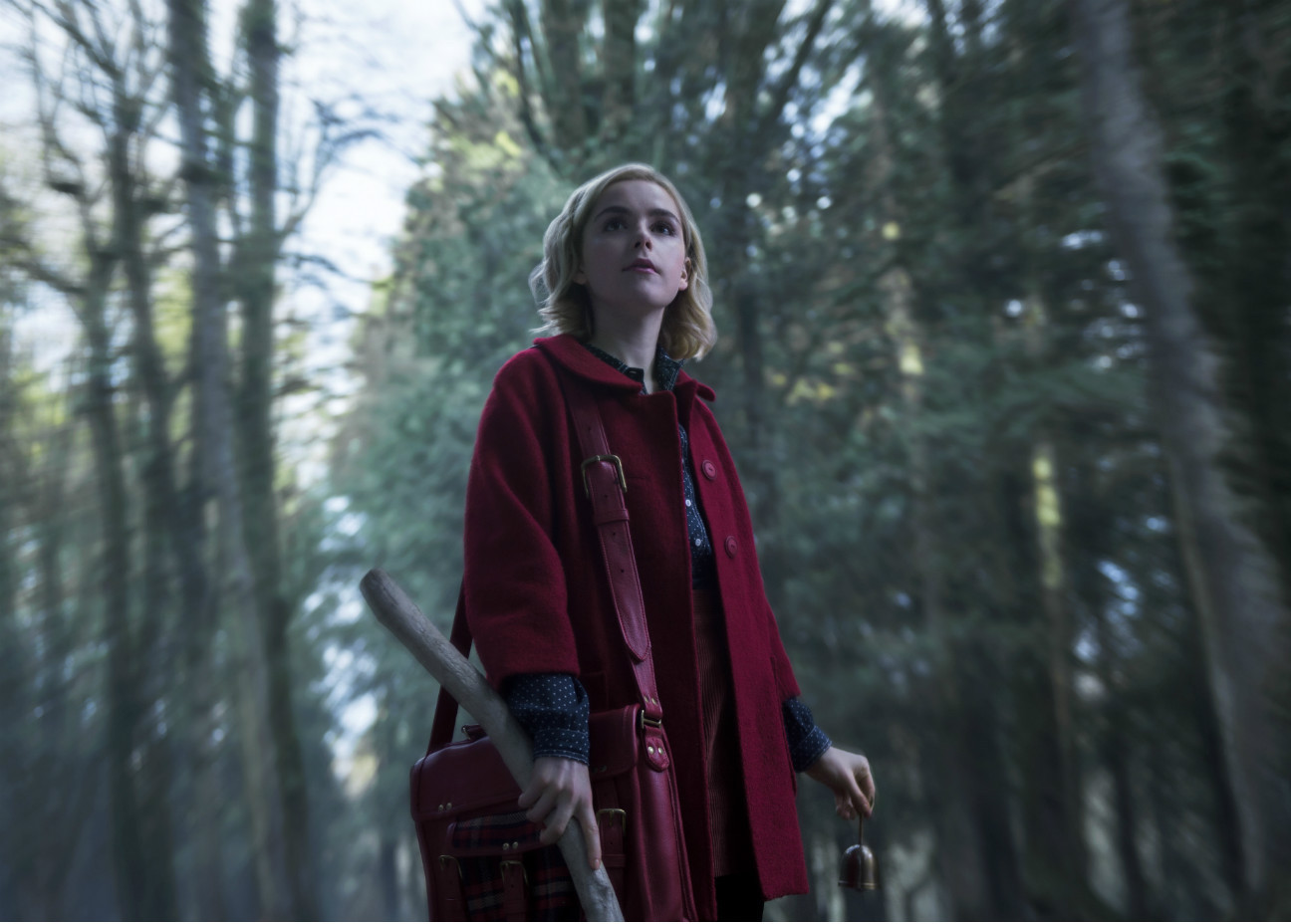 Thủ vai Sabrina phiên bản Netflix là Kiernan Shipka.