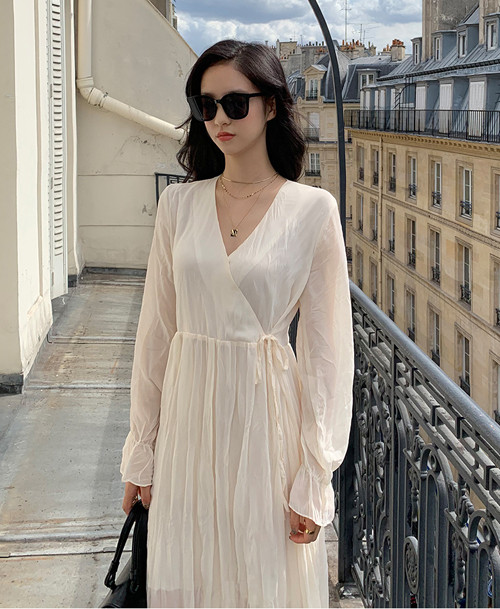 Để ghi điểm trong ngày đầu năm, các nàng hãy tránh ngay 5 lỗi trang phục này ảnh 1