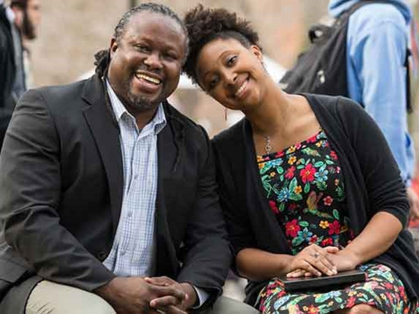 Hai bố con chú Craig trong lễ tốt nghiệp đại học cùng nhau.