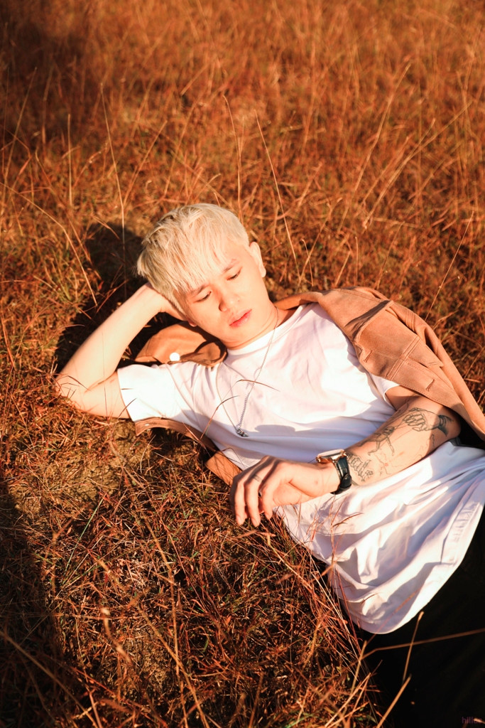 Ngoài MV Do For Love, B Ray còn giới thiệu album gồm 7 bài hát cho lần trở lại.