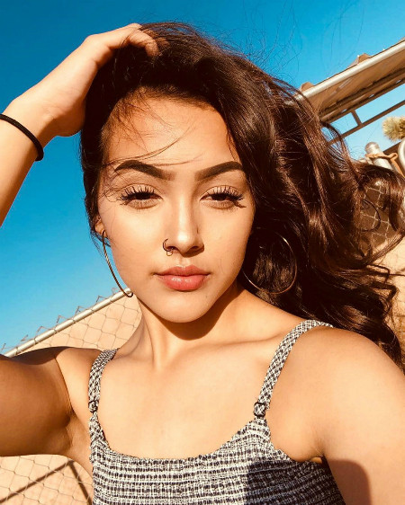 4 cô gái chưa đầy 20 tuổi đã có cả triệu người theo dõi trên mạng ảnh 2