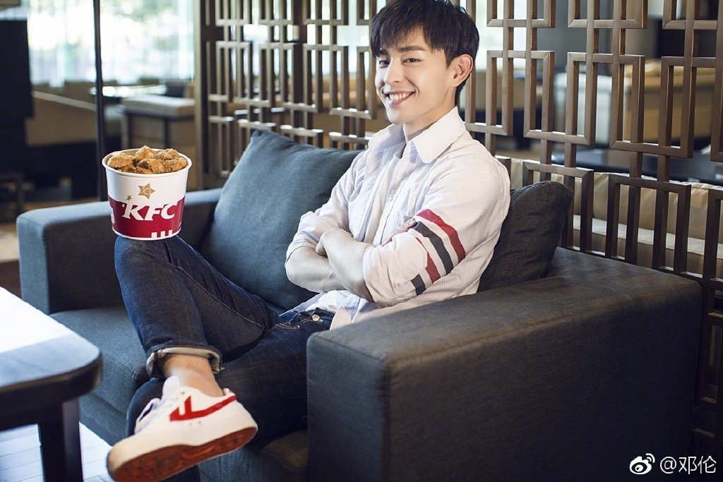 Còn ở ngoài đời, Đặng Luân là một phù rể rất dễ thương và hết lòng vì bạn bè.