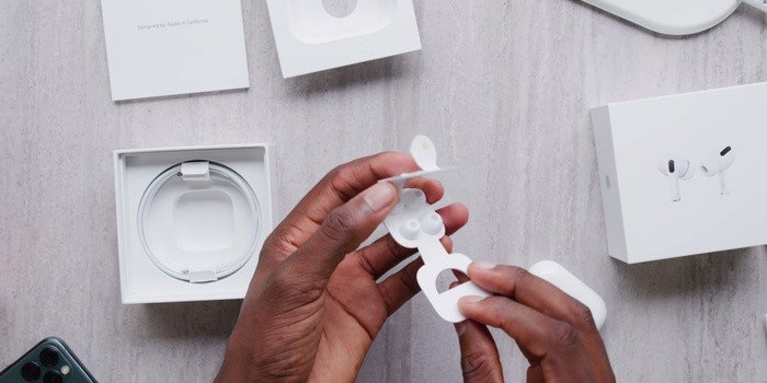 AirPods Pro khi được bán ra sẽ có 3 kích cỡ đệm tai bằng silicon đi kèm để người dùng thay đổi cho phù hợp.