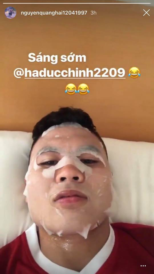 Tất nhiên, đời nào anh lại quên khoe rằng mình cũng được thầy Park cưng chiều y như vậy?