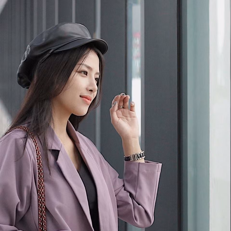 Hiện tại, Khánh Vy vừa làm mẫu ảnh, vừa có công việc kinh doanh riêng. Cả hai đã nảy sinh tình cảm trong lần hợp tác chung cách đây 3 năm.