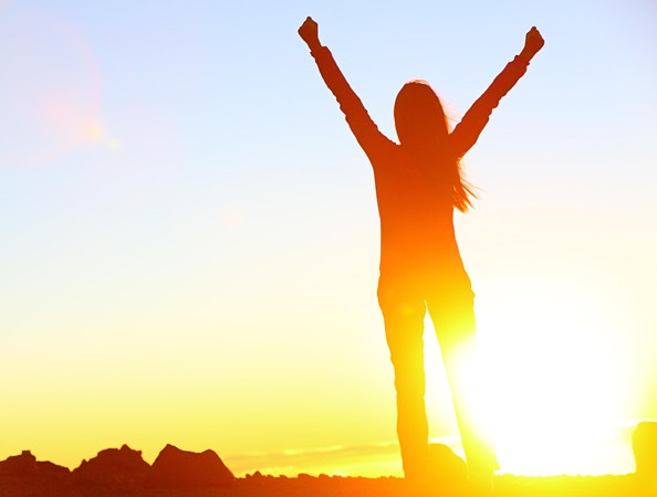 Kể cả khi phải một mình vượt qua khó khăn, thì chúng ta cũng lại trở nên mạnh mẽ hơn.