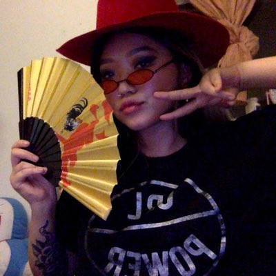 Cô nàng gốc Việt Tina và câu chuyện giả làm công chúa Việt Nam khiến dân mạng thích thú. (Ảnh: Twitter)