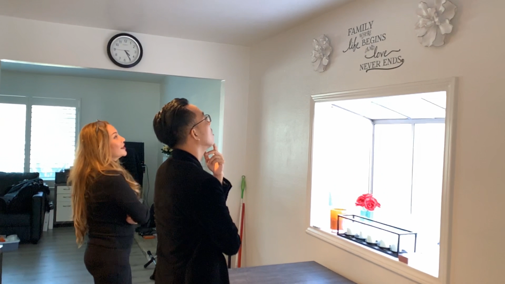 Cô hào hứng giới thiệu những góc trong căn nhà của mình.