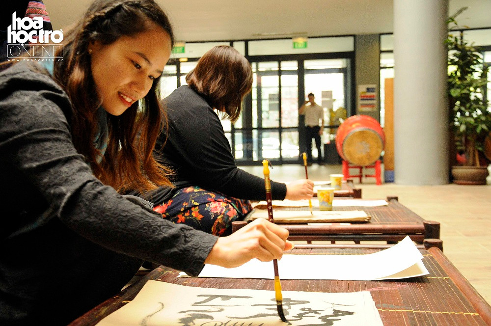 Khu vực sảnh chính bao gồm các hoạt động nhằm giới thiệu các nét đẹp văn hóa truyền thống.