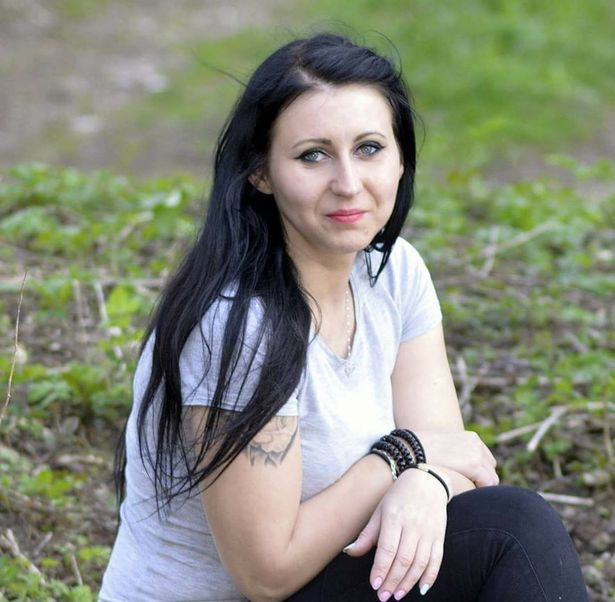 Agnieszka đã gửi đơn tố cáo bạn trai cho cảnh sát để điều tra và xác nhận sự việc. Agnieszka đã gửi đơn tố cáo bạn trai cho cảnh sát để điều tra và xác nhận sự việc.