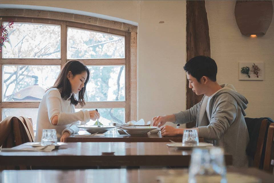 Cẩm nang cầm cưa Joon Hee: “Thả thính” làm sao để thoát phận “em trai mưa” ảnh 9 Cẩm nang cầm cưa Joon Hee: “Thả thính” làm sao để thoát phận “em trai mưa” ảnh 9