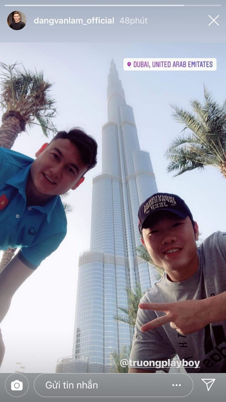 Xuân Trường và Văn Lâm đã du hí Dubai và còn chụp ảnh sống ảo nữa.