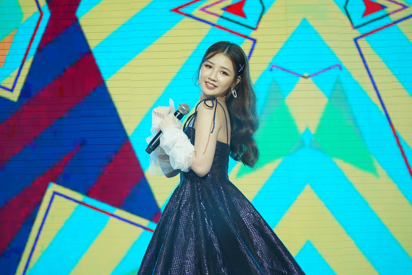 AMEE khiến khán phòng 