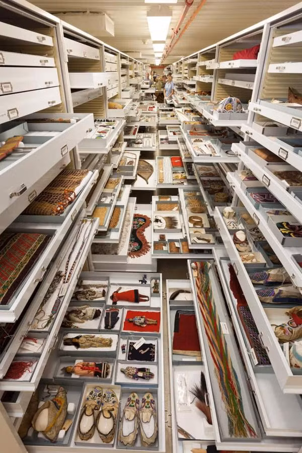 Những cổ vật có giá trị lịch sử.