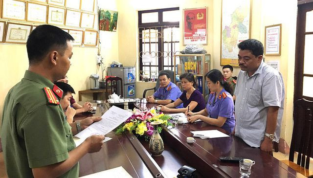 Bị can Nguyễn Thanh Hoài nghe đọc quyết định Khởi tố bị can, bắt tạm giam. Ảnh: Công an tỉnh Hà Giang. Bị can Nguyễn Thanh Hoài nghe đọc quyết định Khởi tố bị can, bắt tạm giam. Ảnh: Công an tỉnh Hà Giang.
