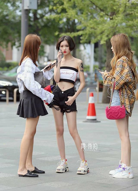 Nhiều người mong có thể nổi tiếng qua những đoạn hình ảnh xinh đẹp trên đường phố.