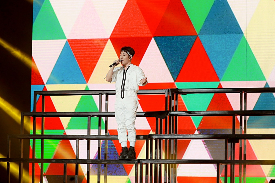 Với Lớn Rồi Còn Khóc Nhẹ, Trúc Nhân đã gây bất ngờ khi kết thúc bằng quãng cao tạo sự da diết khiến mọi người đều phải nổi da gà. 