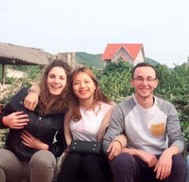 Lương Thị Hà Trang (ở giữa) trong một hoạt động ngoại khóa.