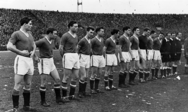 Đội hình Manchester United năm 1958 - những tượng đài bất tử trong lòng các cổ động viên. Đội hình Manchester United năm 1958 - những tượng đài bất tử trong lòng các cổ động viên.