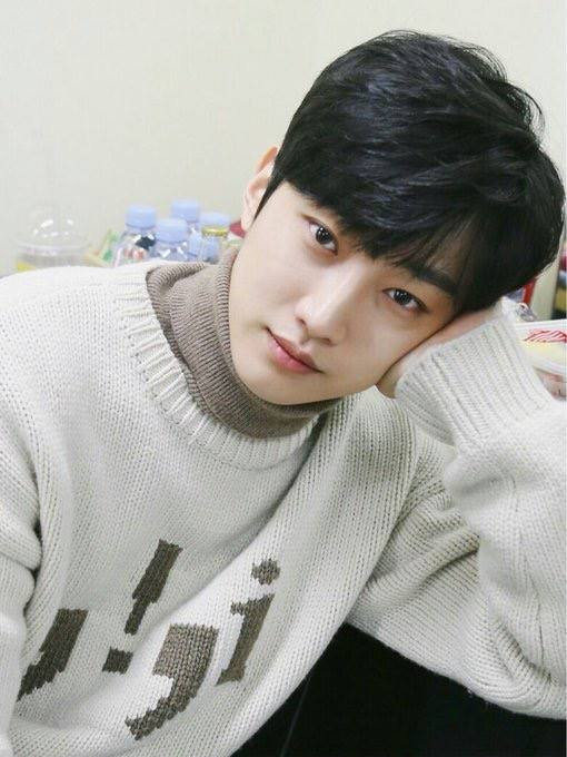 Jinyoung (B1A4) không chỉ giỏi ca hát mà còn "hớp hồn" công chúng bởi lối diễn xuất và nụ cười "tỏa nắng".