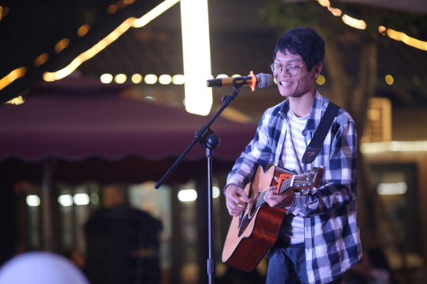 Những tiết mục văn nghệ ấn tượng đã tô điểm thêm màu sắc cho showcase, ghi dấu những dư âm trong lòng khán giả.