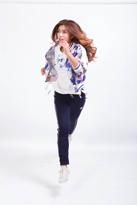 Thừa hưởng những đường nét sắc sảo vô cùng xinh đẹp từ mẹ mình là Hoa Hậu Điện Ảnh 1992 – Thanh Xuân, Katleen gây ấn tượng mạnh với người đối diện bằng ngoại hình cực cân đối, quyến rũ và xinh đẹp.