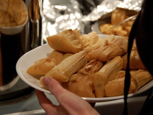 Người dân khắp nơi trên thế giới ăn lót dạ món gì khi chưa tới bữa? ảnh 5