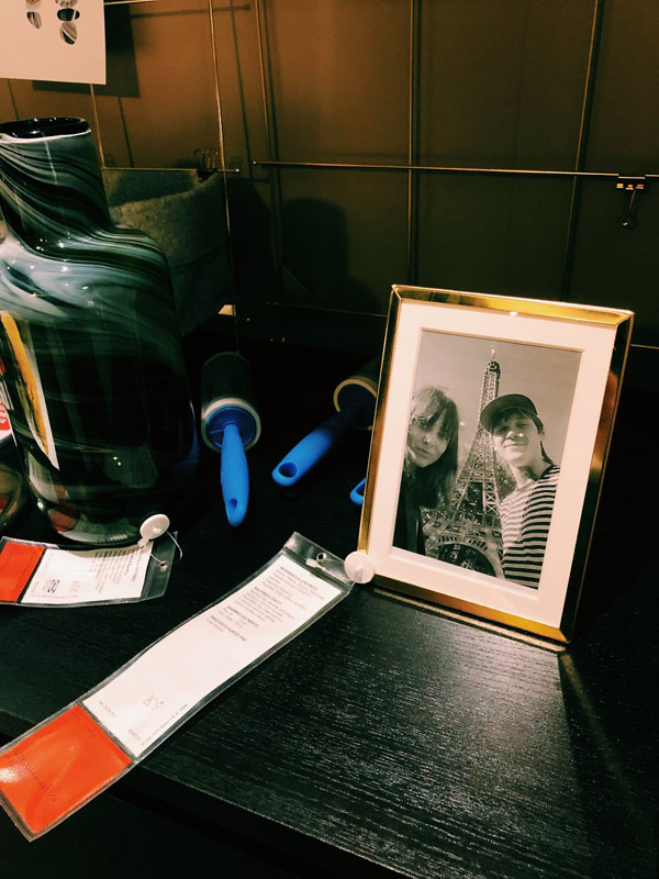 Bức ảnh cuối cùng kết thúc trò đùa kéo dài hơn 5 giờ của cặp đôi trẻ.