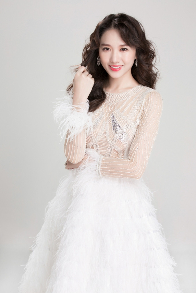 Khán giả trầm trồ khi Hari Won và Hương Giang xuất hiện lộng lẫy trong một khung hình ảnh 2 Khán giả trầm trồ khi Hari Won và Hương Giang xuất hiện lộng lẫy trong một khung hình ảnh 2