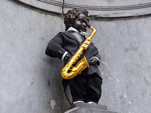 Bức tượng chú bé đứng tè nổi tiếng ở Brussels, Bỉ. Ảnh: Wikimedia Commons.