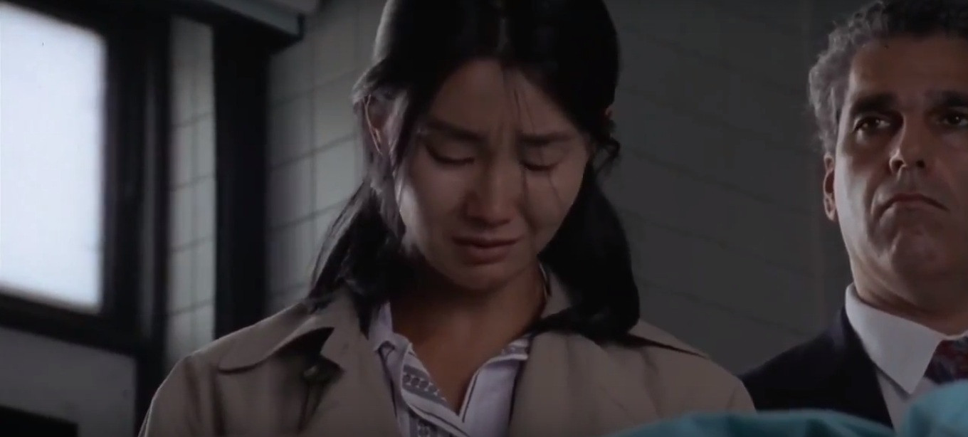 Trương Mạn Ngọc đã thể hiện nỗi đau đớn bàng hoàng ở phân cảnh này rất xuất sắc, khi cô cười mà ánh mắt tràn ngập đau đớn.