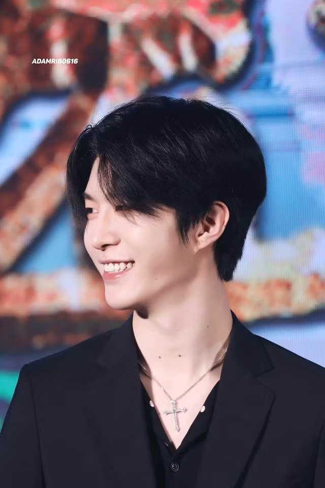 Nhưng đến sự kiện mới nhất đã cười rất tươi