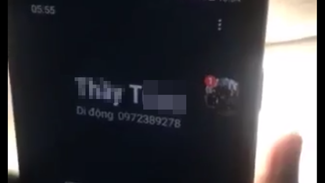 Một người được cho là thầy N.Đ.T dùng số 09723xxxxx gọi cho nữ sinh M. dặn nếu ai hỏi thì trả lời là "bạn của thầy lấy máy trêu". ẢNH: CHỤP MÀN HÌNH. Một người được cho là thầy N.Đ.T dùng số 09723xxxxx gọi cho nữ sinh M. dặn nếu ai hỏi thì trả lời là "bạn của thầy lấy máy trêu". ẢNH: CHỤP MÀN HÌNH.