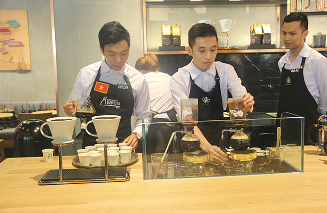 Café được pha theo nhiều phương pháp thủ công khiến mỗi lần trải nghiệm lại là một khám phá mới về hương vị