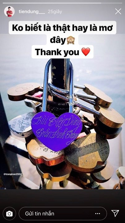 Móc khóa dễ thương được fan tặng cho cặp đôi Dũng - Trọng.