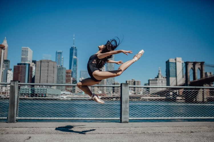 Gặp cô gái trong bộ ảnh múa ballet đẹp say lòng trên đường phố Mỹ gây sốt mạng ảnh 9