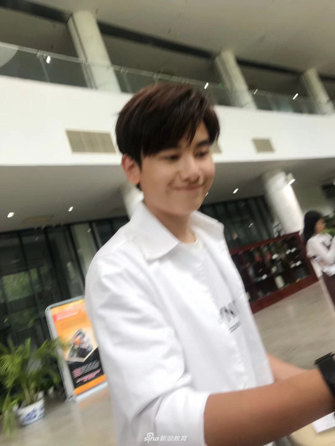 Ngày nhập học của Học viện Hý kịch Trung ương là một sự kiện thu hút sự quan tâm đặc biệt của dư luận bởi sự xuất hiện của dàn trai đẹp gái xinh.