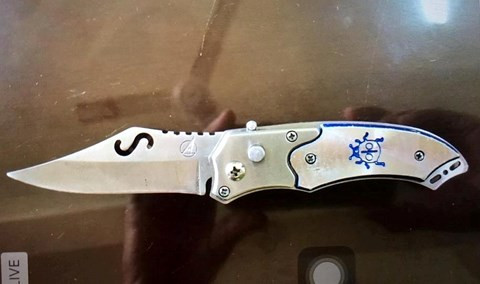 Con dao T dùng đâm M.L bị thu giữ.