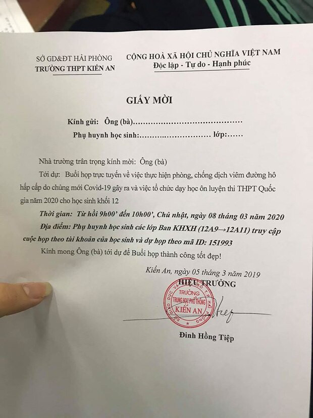 Tờ giấy mời họp phụ huynh online của trường THPT Kiến An, Hải Phòng. (Ảnh: Group Trường Người Ta)