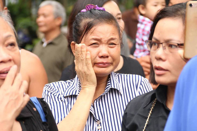 Người dân tiễn biệt Chủ tịch nước Trần Đại Quang.