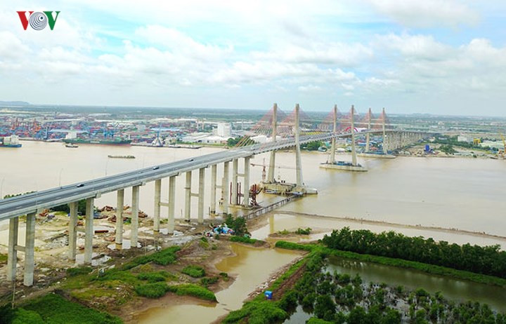 Điểm cuối là cao tốc là Cầu Bạch Đằng, cây cầu bắc 2 bờ sông Bạch Đằng nối quận Hải An, TP Hải Phòng tới thị xã Quảng Yên, tỉnh Quảng Ninh.