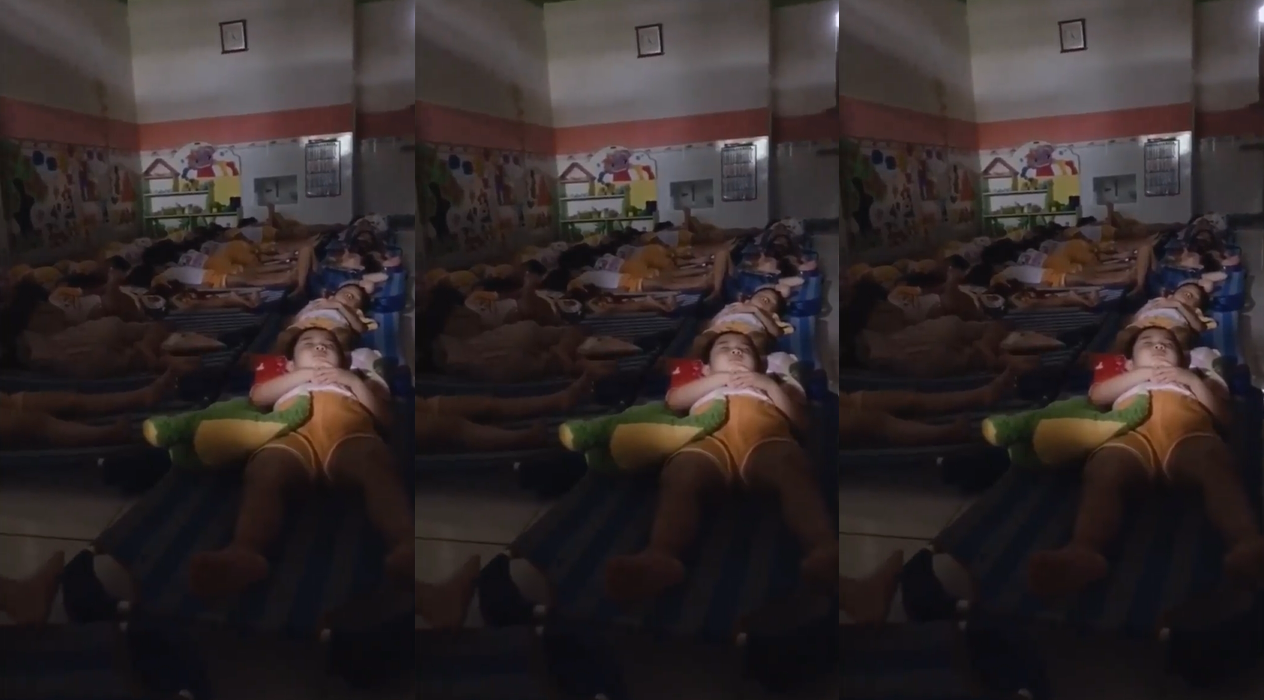 Các bé đồng loạt giơ cao cánh tay của mình lên khi được cô giáo hỏi: "Ai chưa ngủ giơ tay".