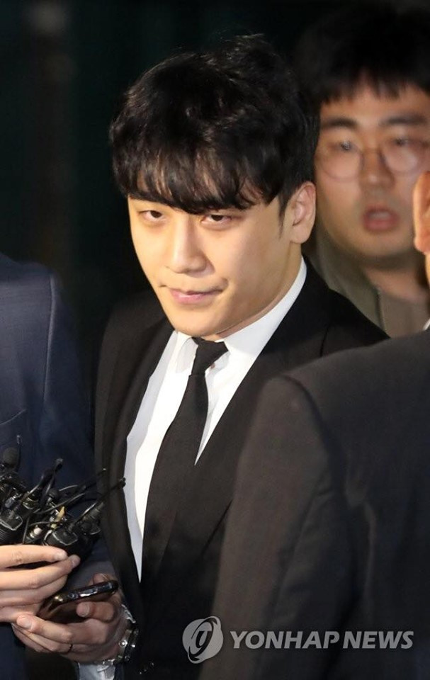 Seungri vào tối ngày 14/5 khi được trả tự do.