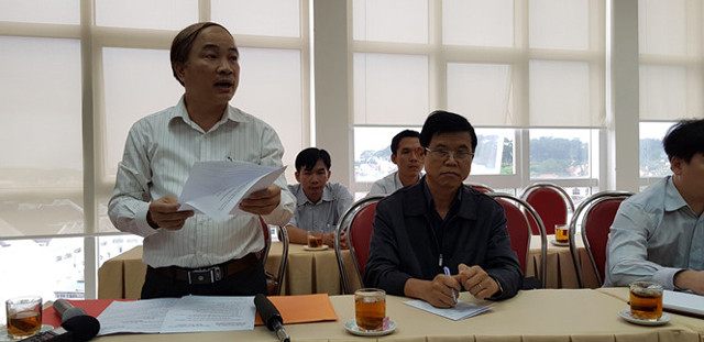 Ông Đặng Hồng Quang công bố biên bản chấm thẩm định. ẢNH: G.B