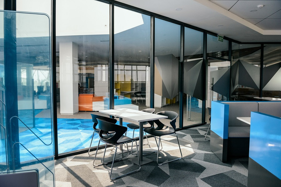 Các bạn sinh viên luôn có sẵn không gian tự học và làm bài tập nhóm.