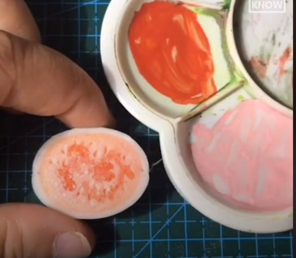 Nặn xong rồi tạo màu.