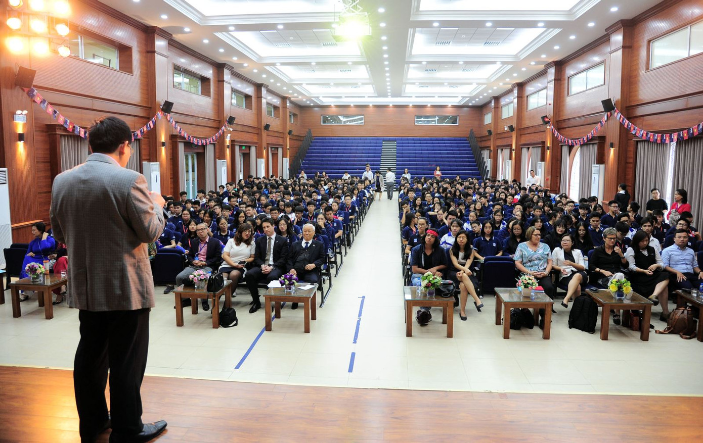 Toàn cảnh buổi giao lưu.