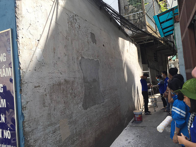 Một mảng tường mộc...